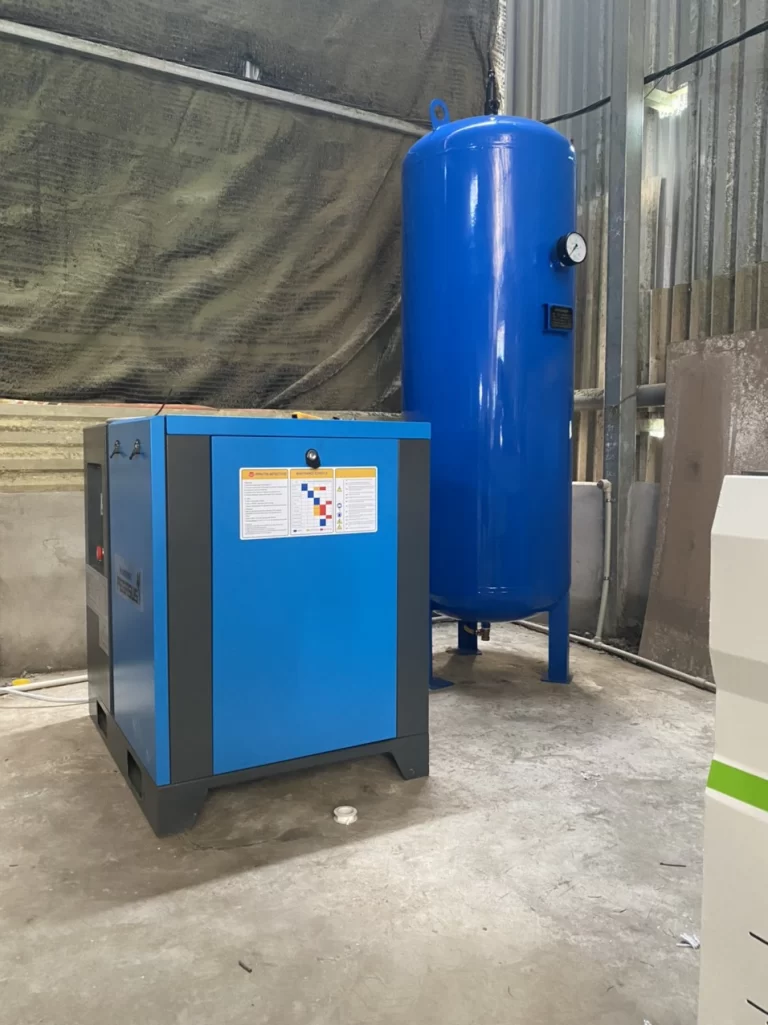 Máy nén khí trục vít Pegasus TMPM-10HP lắp với bình tích khí 1000L