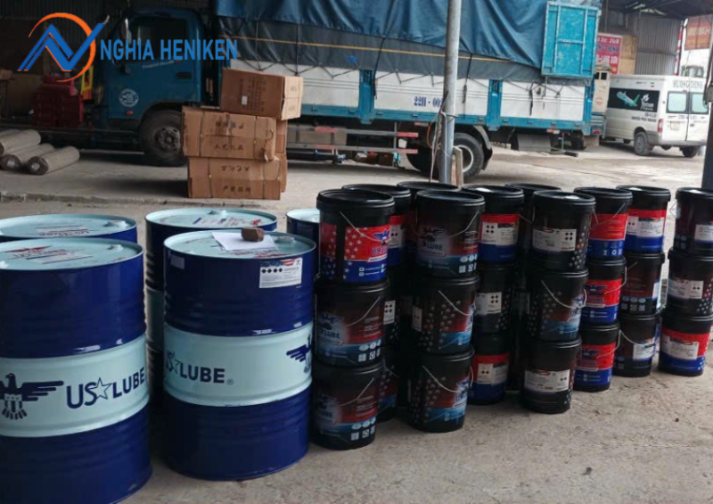 Dầu máy nén khí Us Lube được đóng theo nhiều quy cách nhưng chủ yếu được đóng theo can nhựa 18L